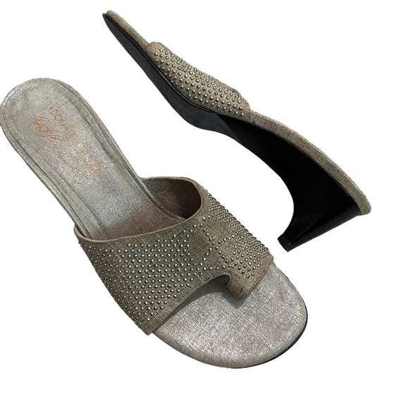 Donald J Pliner Mule Heels Peace Sign Studded Beige Size 9.5 - Picture 1 of 13